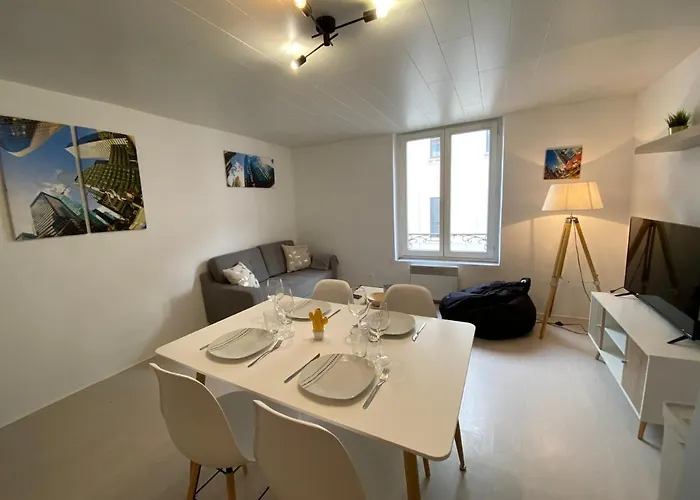 Les Cosy De Nancy - Mister Charles Sous Les Toits, Place Du Marche 4*